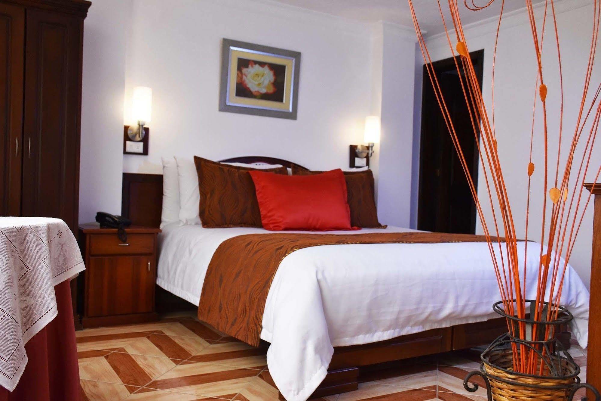 Hotel Plaza Victoria Ibarra Dış mekan fotoğraf